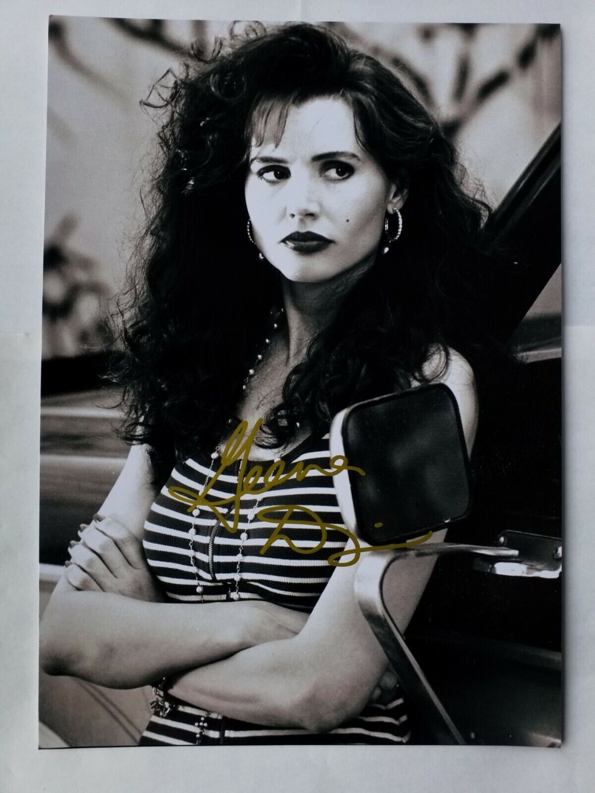 Geena Davis Autographed Authentic Signed 11 3/4 × 8 1/4 Photo Poster painting