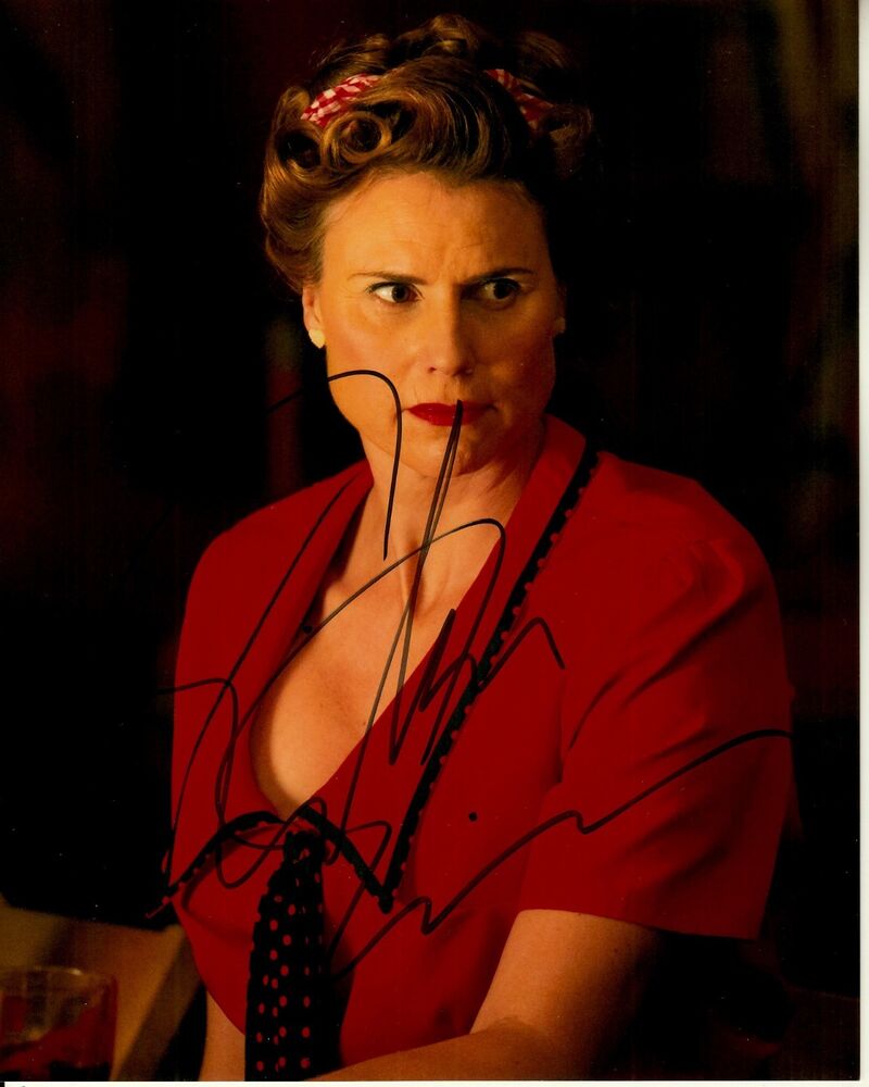 ERIKA ERVIN hand-signed AMERICAN HORROR STORY FREAK SHOW 8x10 w/ uacc rd