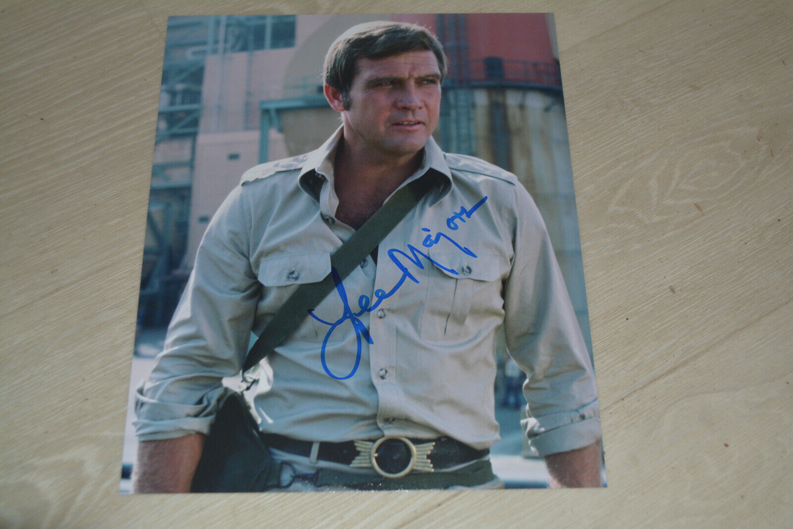 LEE MAJORS signed autograph 8x10 (20x25 cm) In Person SIX MILLION DOLLAR MAN