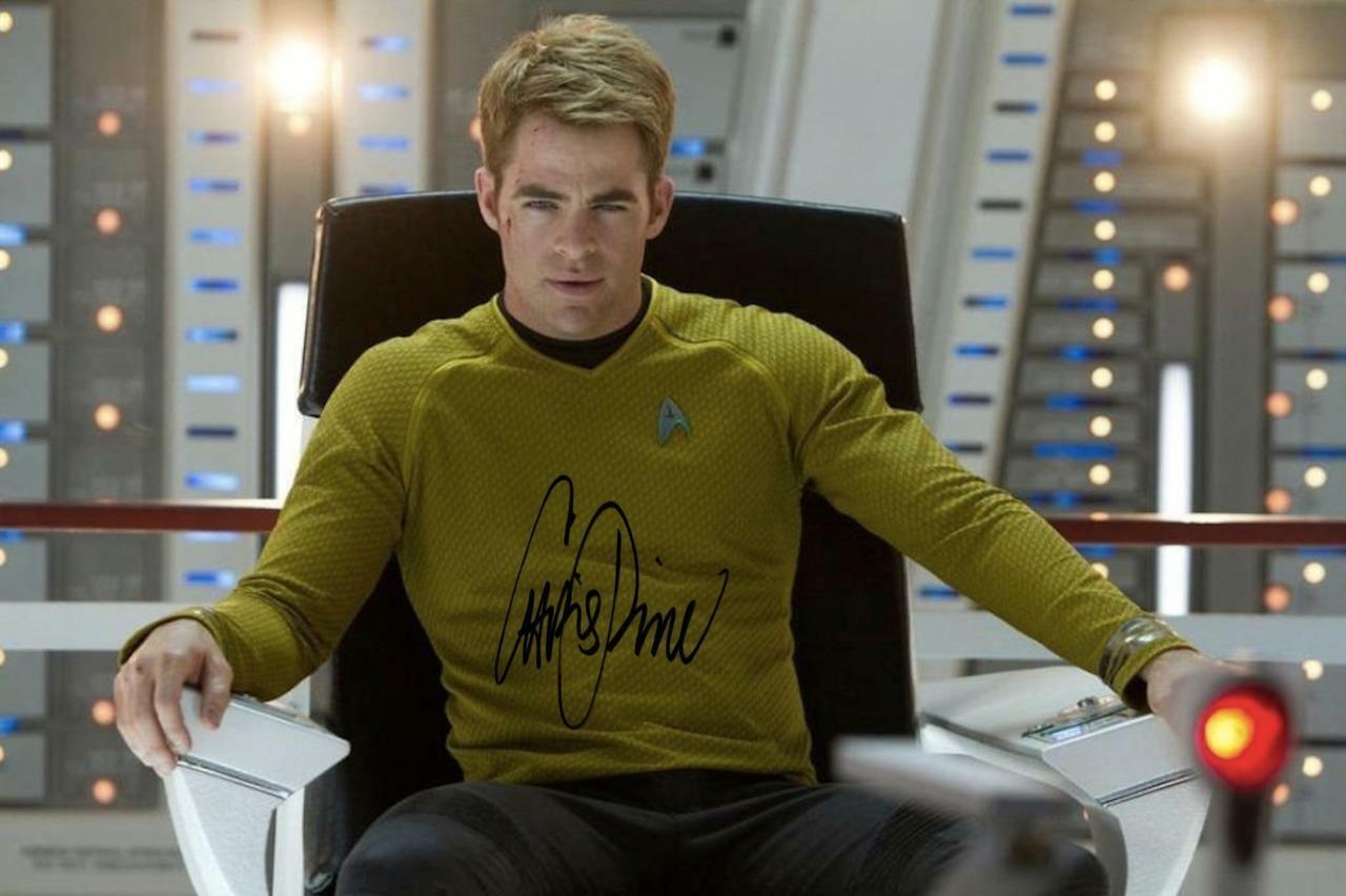 Chris Pine Star Trek Into Darkness SIGNED 10 X 8