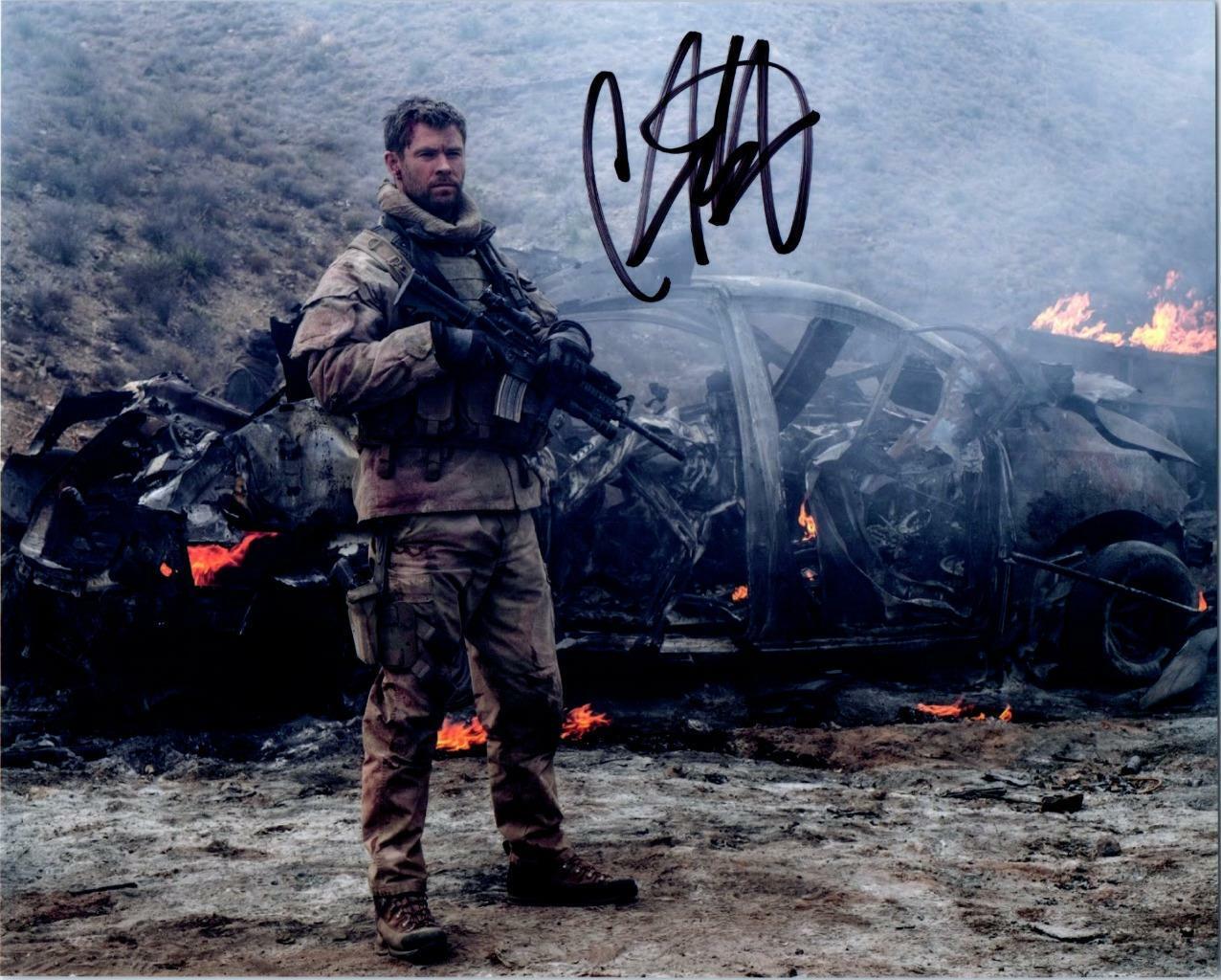 Chris Hemsworth signed 8x10 Photo Poster painting Pic autographed Picture with COA