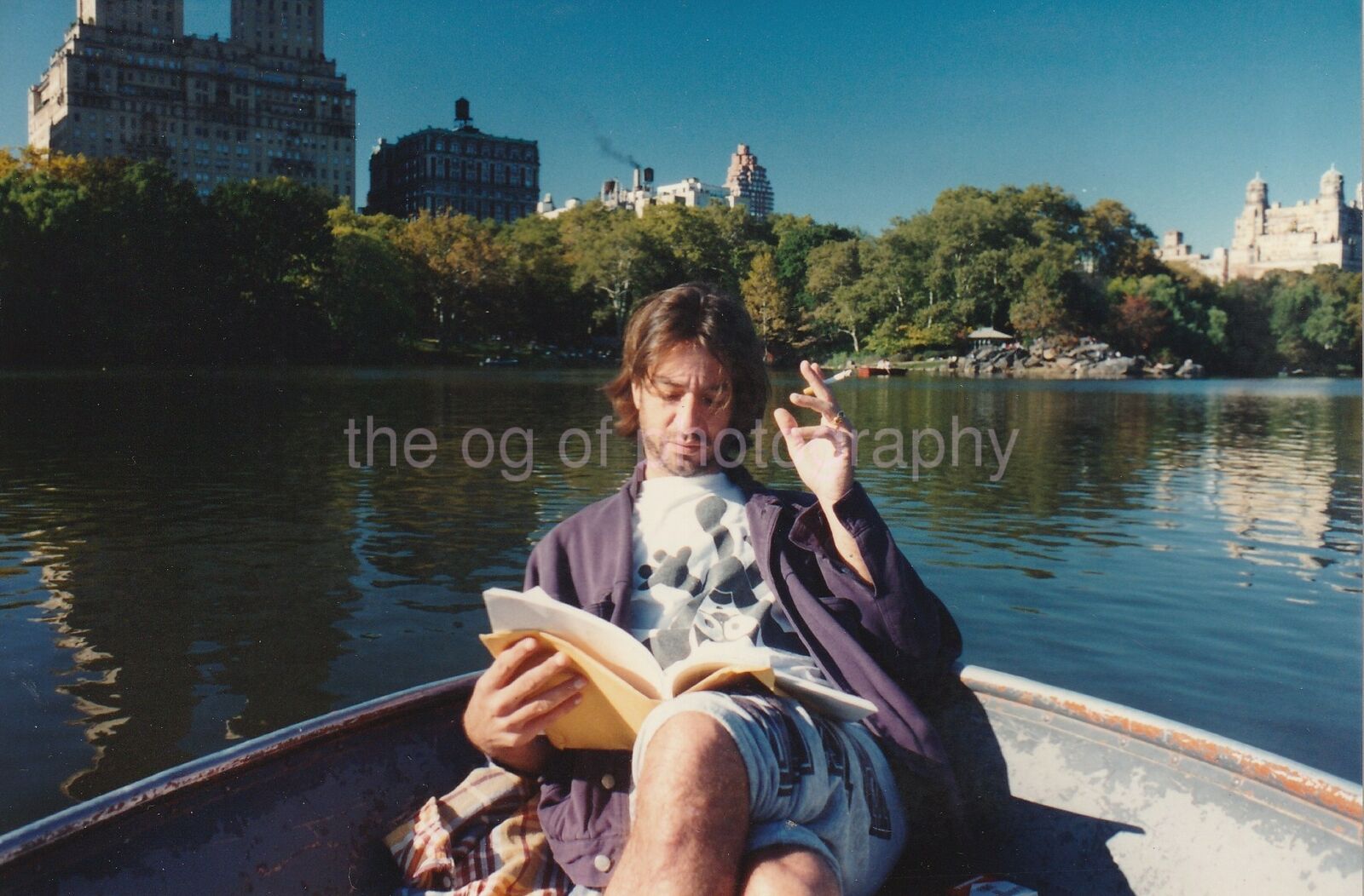 NYC A Cigarette In Central Park FOUND Photo Poster paintingGRAPH ColorMan 96 9 I