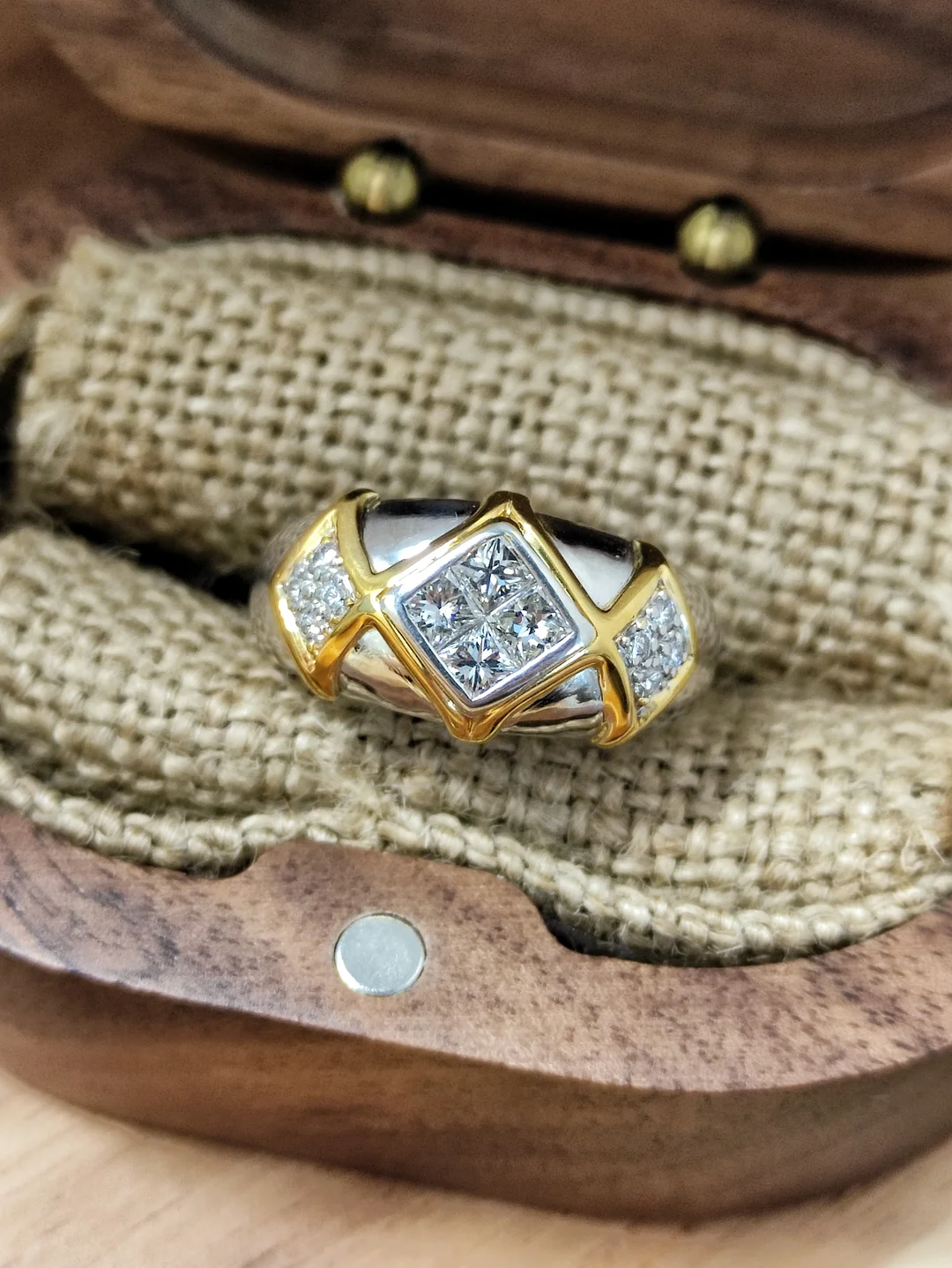S547  钻石菱形黄白双色戒指Pt900/18K，钻石0.58/0.13ct，10.6g，15/54码【重金，肉眼噼里啪啦闪，款式特别，不撞款】