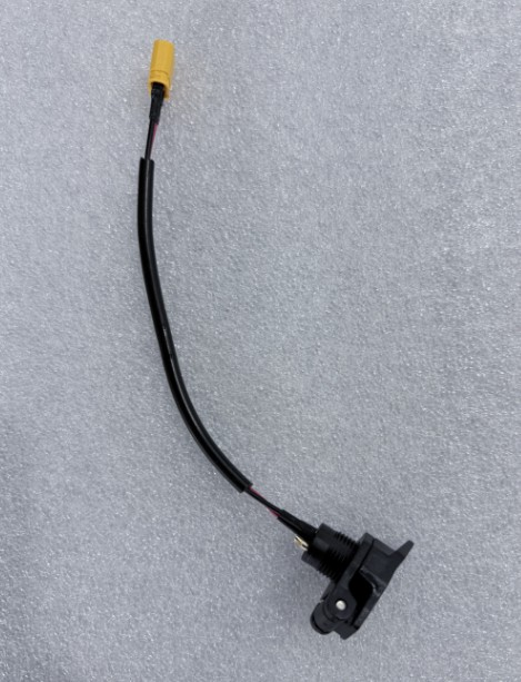 M4Max Charging Port