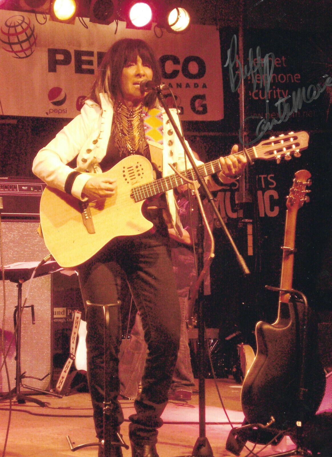 Buffy Sainte-Marie signed 8x11 inch Photo Poster painting autograph