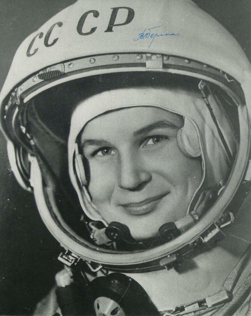 COSMONAUT VALENTINA TERESHKOVA SIGNED AUTOGRAPH 8X10 Photo Poster painting FIRST WOMAN IN SPACE