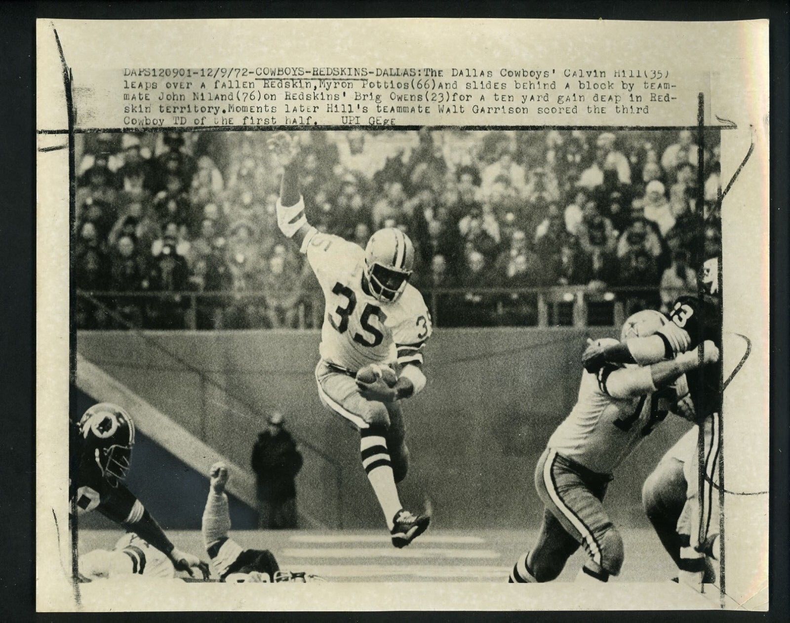 Calvin Hill 1972 Press Photo Poster painting Dallas Cowboys vs. Washington Redskins