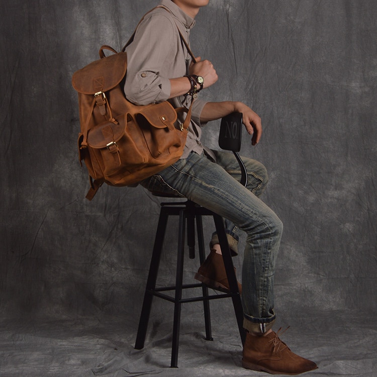 Model Show of Woosir Women Men Genuine Leather Vintage Backpack