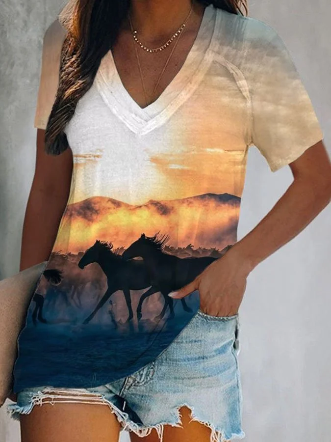V-Neck Horse West Print T-Shirt