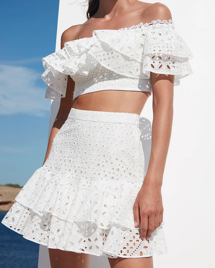 One-line collar top + skirt suit