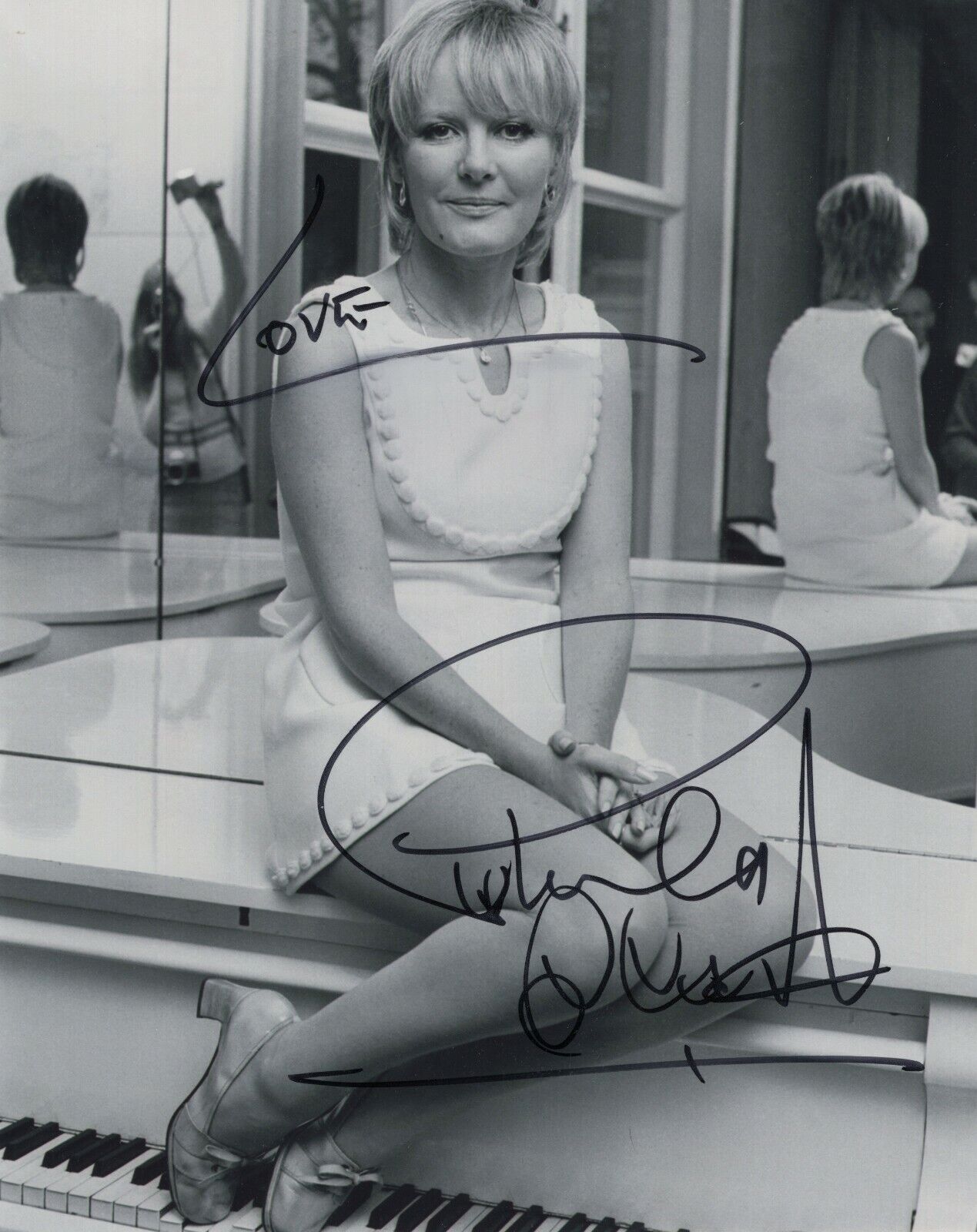 PETULA CLARK SIGNED AUTOGRAPH MUSIC LEGEND 8X10 Photo Poster painting DOWNTOWN PROOF #2