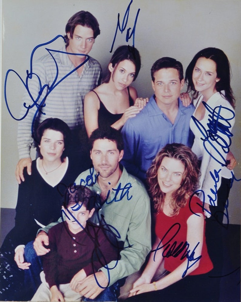 PARTY OF FIVE Cast Signed Photo Poster painting X7Lacey Chabert, Scott Wolf, Neve Campbell, Matthew Fox, Jennifer Love Hewitt, Paula Devicq wcoa