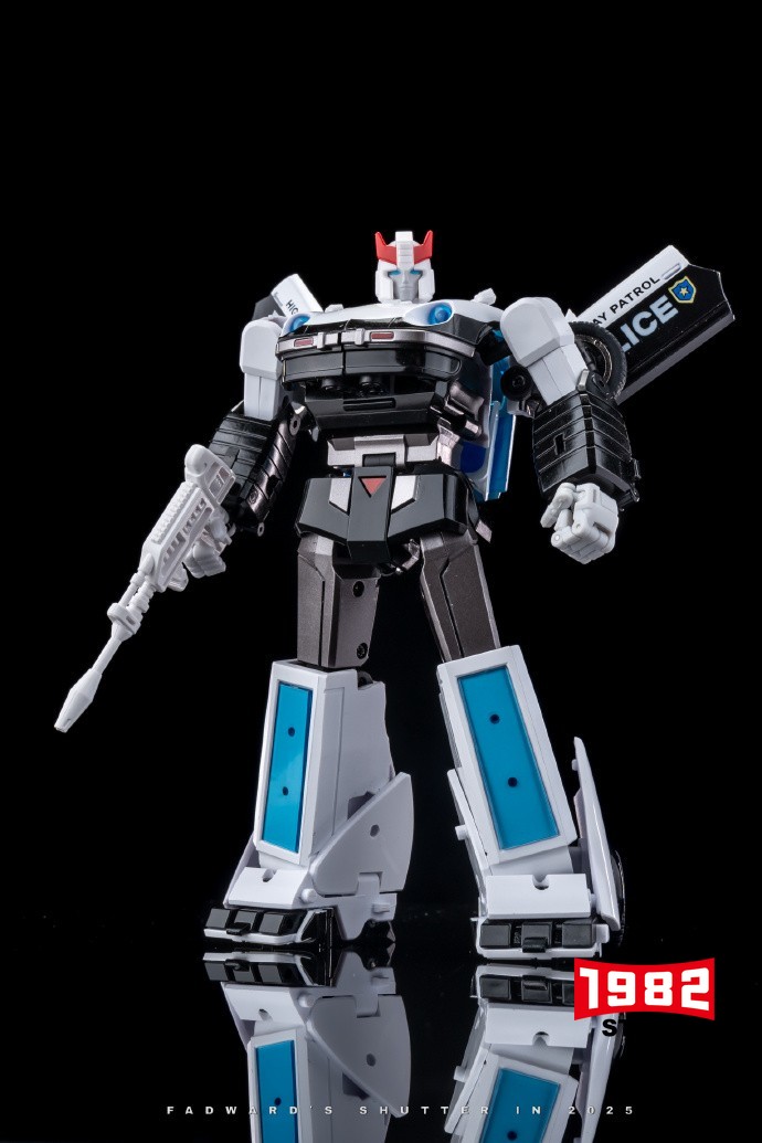 MP Transformables G1 Prowl DEVETIVE Action Figure DX9 TOYS D18 Collectible Hobby Toy Gift for Transformables Fans Collection Enthusiasts