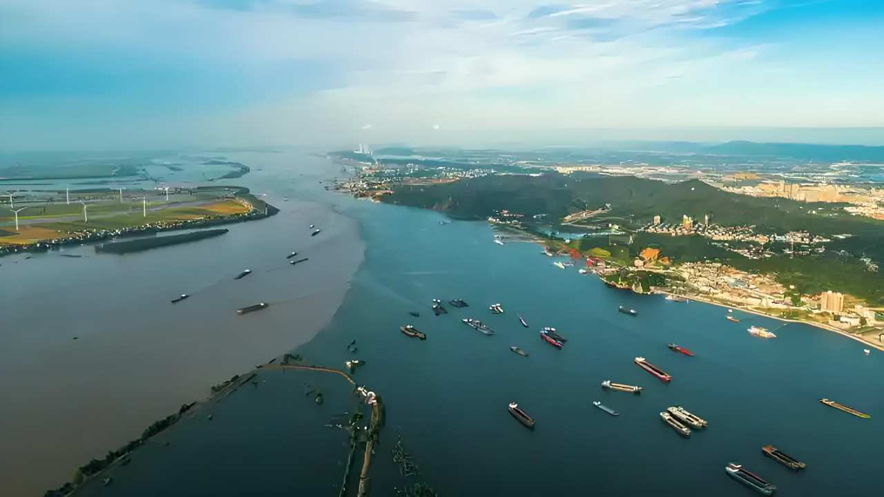 China's Yangtze River: Through History, Culture, and Landscapes