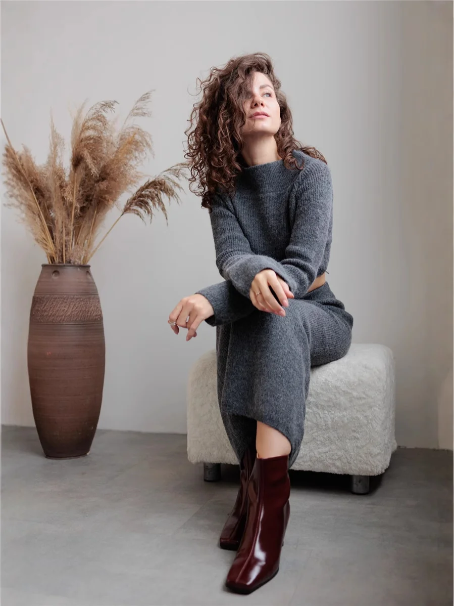 Athvotar Athvotar And Winter 2025 New Hot One-Step Skirt Sweater Set Women's Collar Knitted Top + Left Hip Skirts Ins