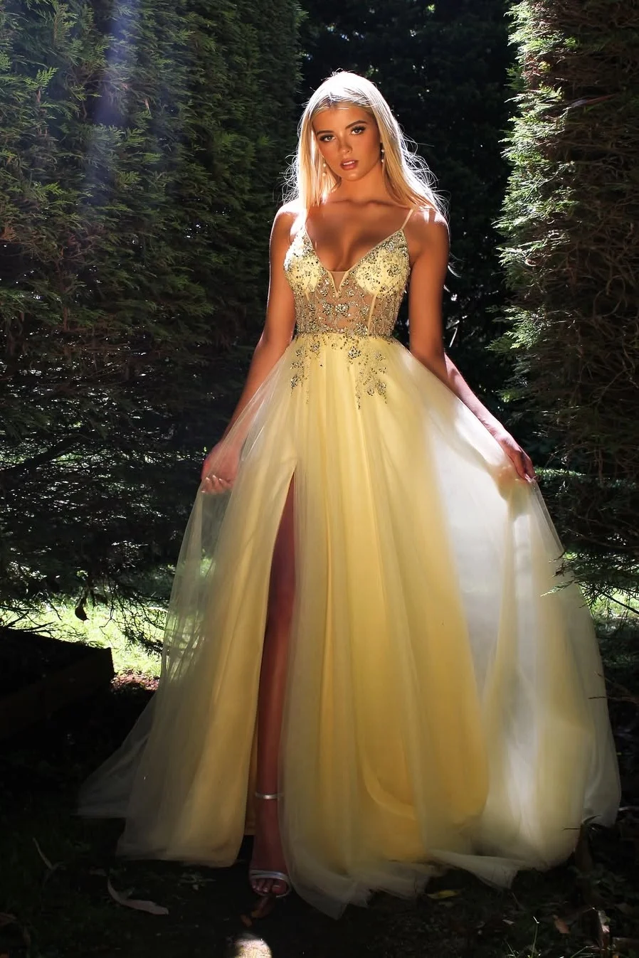 Daisda Sleeveless Spaghetti Straps V-Neck A-Line Prom Dress With Beads