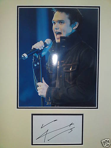 GARETH GATES - SUPERB SIGNED COLOUR Photo Poster painting DISPLAY COA