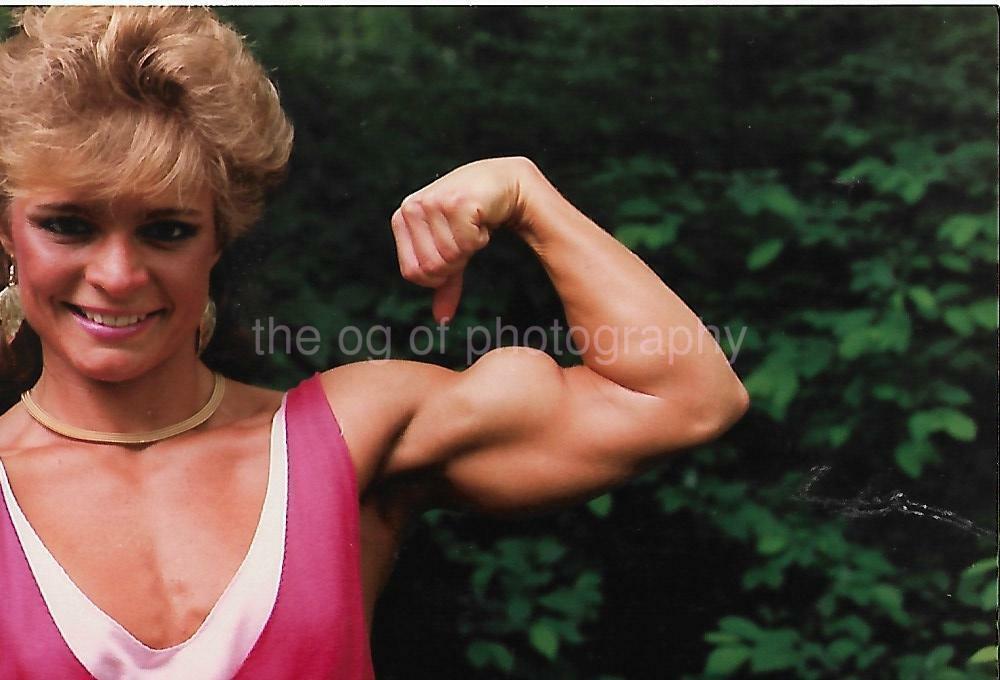 FEMALE BODYBUILDER 80's 90's FOUND Photo Poster painting Color MUSCLE GIRL Original EN 21 57 X