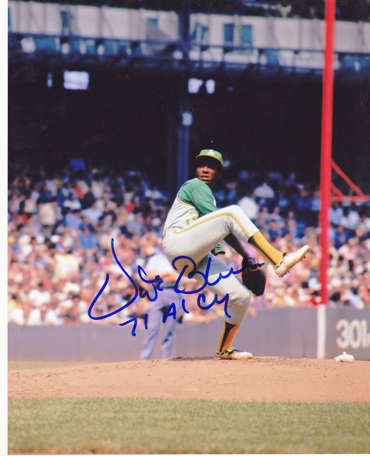 VIDA BLUE OAKLAND A'S 71 AL CY ACTION SIGNED 8x10