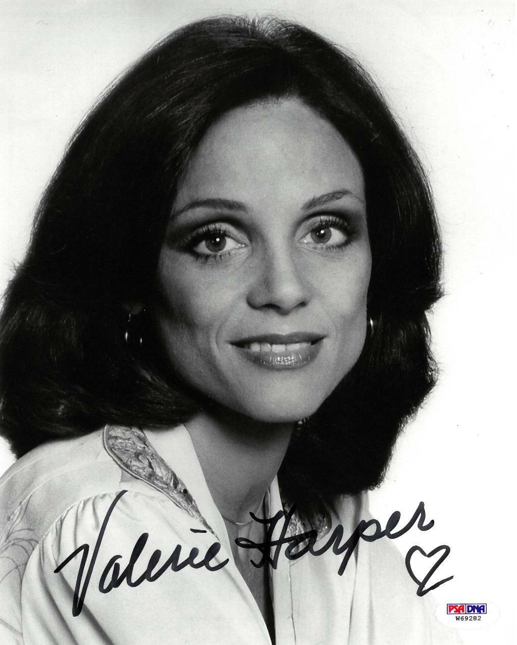 Valerie Harper Signed Authentic Autographed 8x10 B/W Photo Poster painting PSA/DNA #W69282