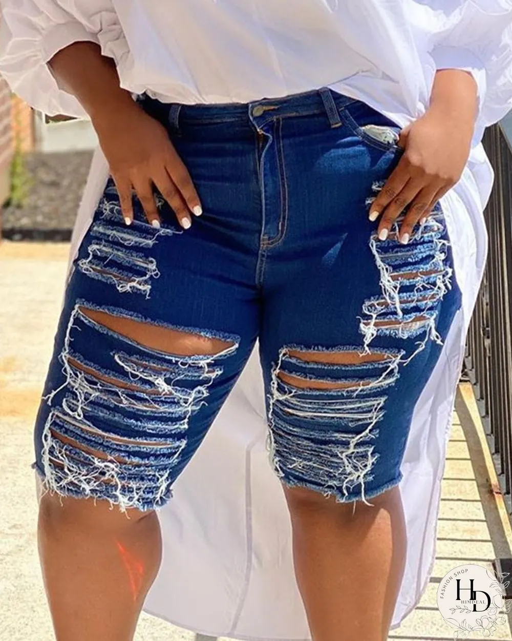 Zipper Fly Ripped Raw Hem Denim Shorts