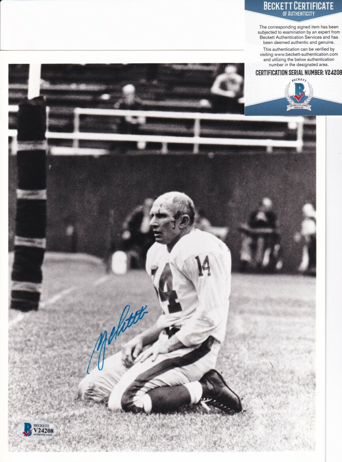 YA TITTLE signed (NEW YORK GIANTS) autograph Football 8X10 Photo Poster painting BECKETT V24208