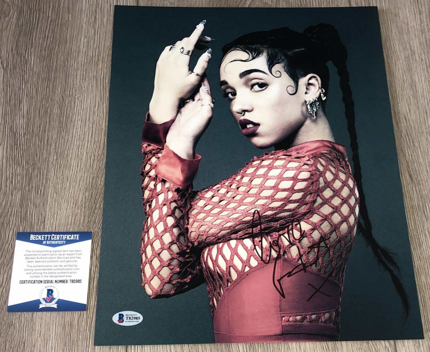 FKA TWIGS TAHLIA BARNETT SIGNED AUTOGRAPH 11x14 Photo Poster painting w/PROOF & BECKETT BAS COA