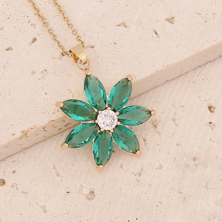 Emerald Zircon Pendant Necklace KERENTILA
