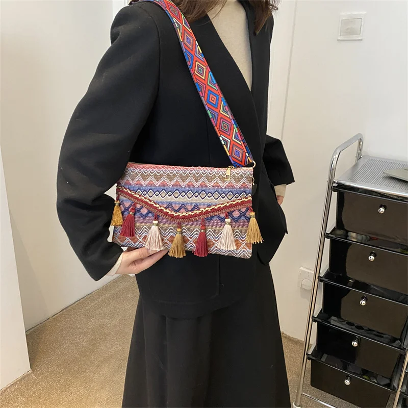 Ethnic Woven Bag Bohemian Tassel Bag