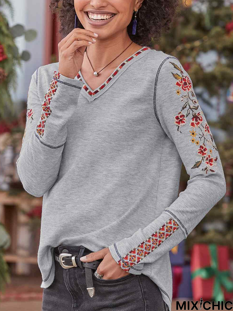 Loosen V Neck T-shirt Vintage floral woven pattern T-shirt