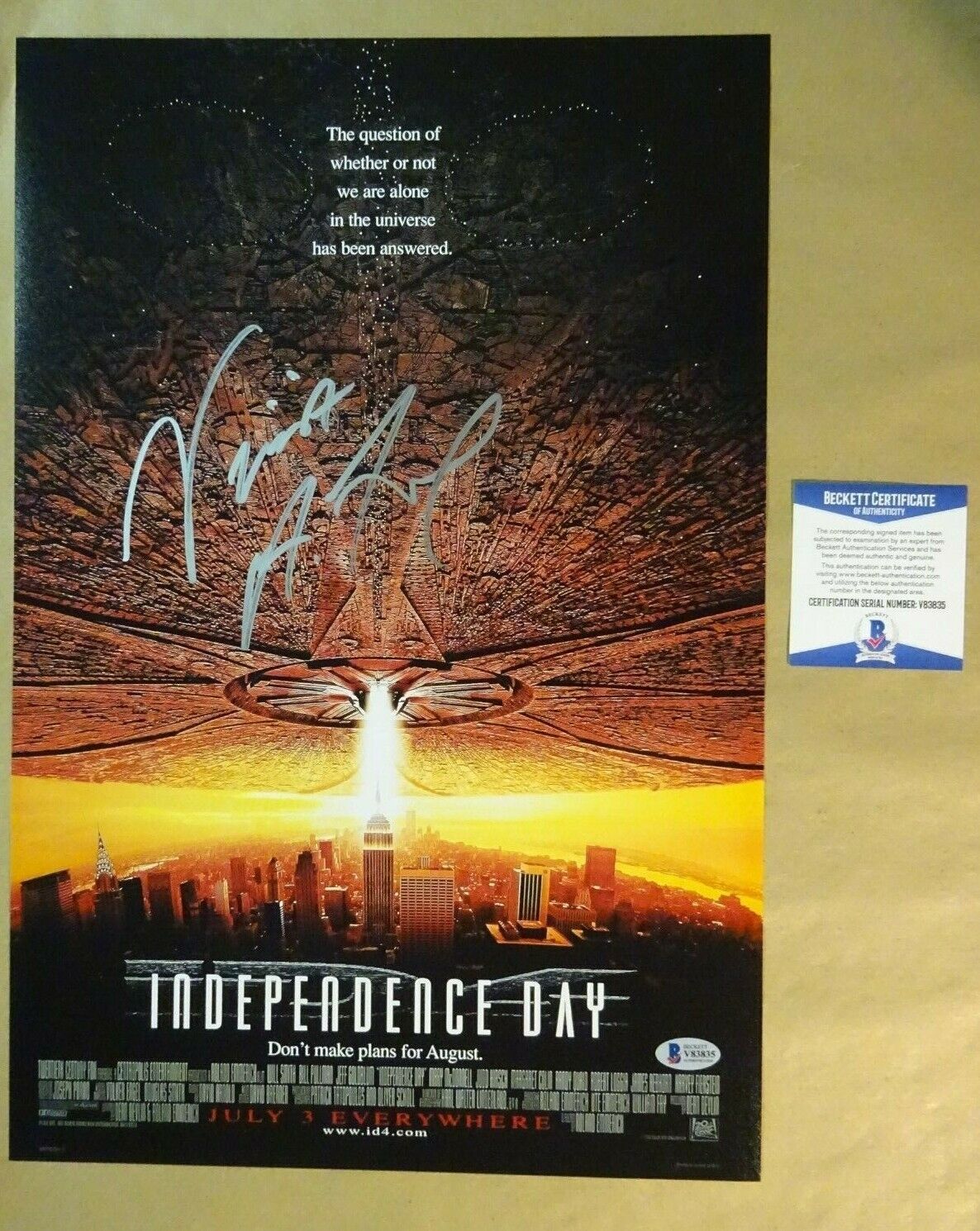 Signed VIVICA FOX Autographed INDEPENDENCE DAY 12x18