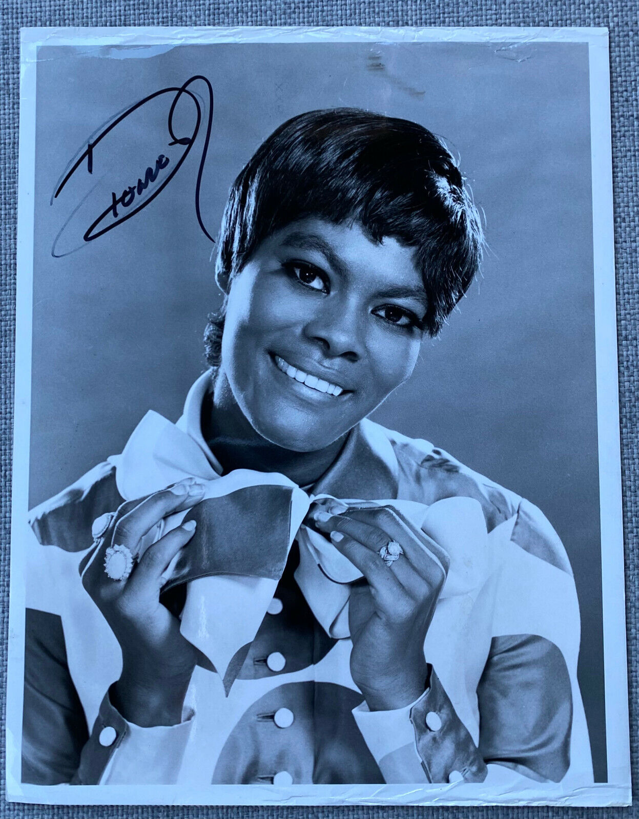 Dionne Warwick Signed IP RARE B&W Promo Press Photo Poster painting - Approx 7x9.25, Authentic