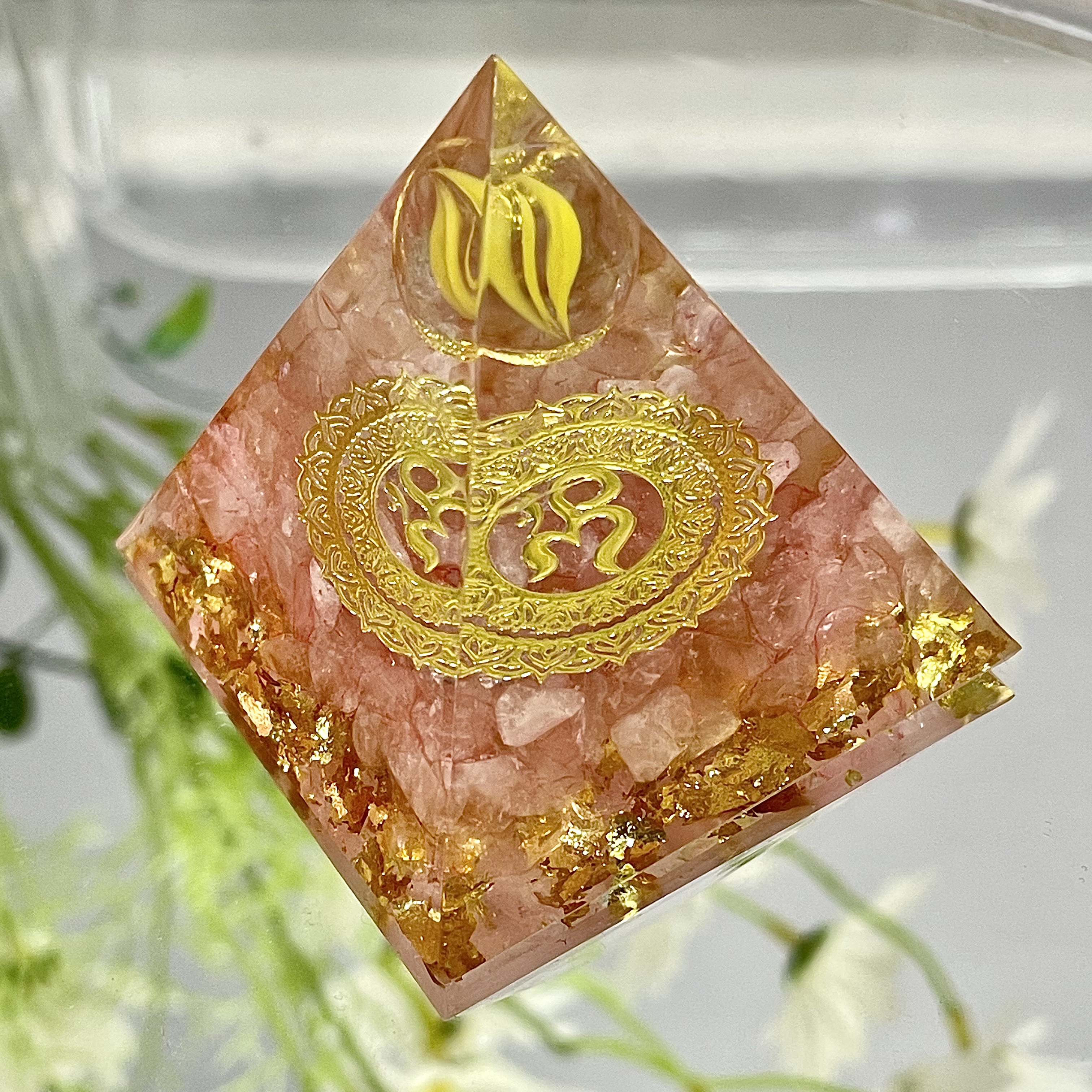 5cm Resin Pyramid 1pcs