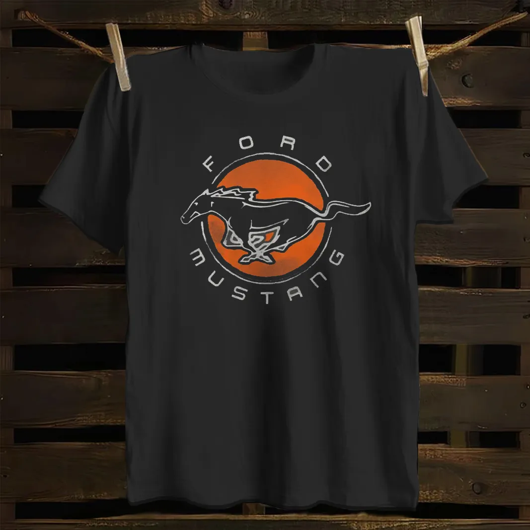 Iconic Horse Logo Design Graphic Men's T-shirt