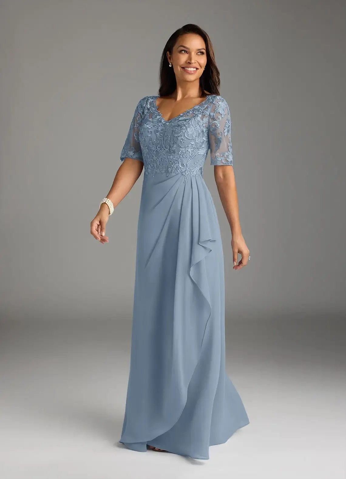 Lussooy Charming Chiffon Dusty Blue V Neck Embroidery Short Sleeves Mother of The Bride Dress 