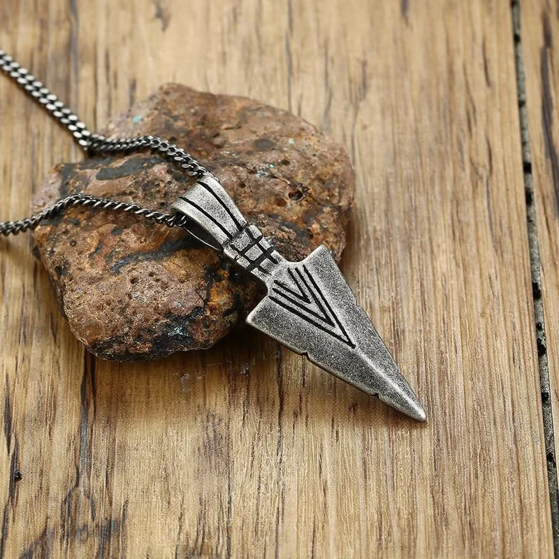 Retro Titanium Triangle Arrow Necklace-inspireuse