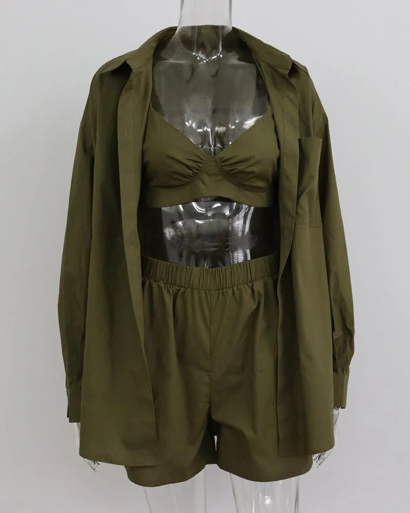 Solid color three-piece suit