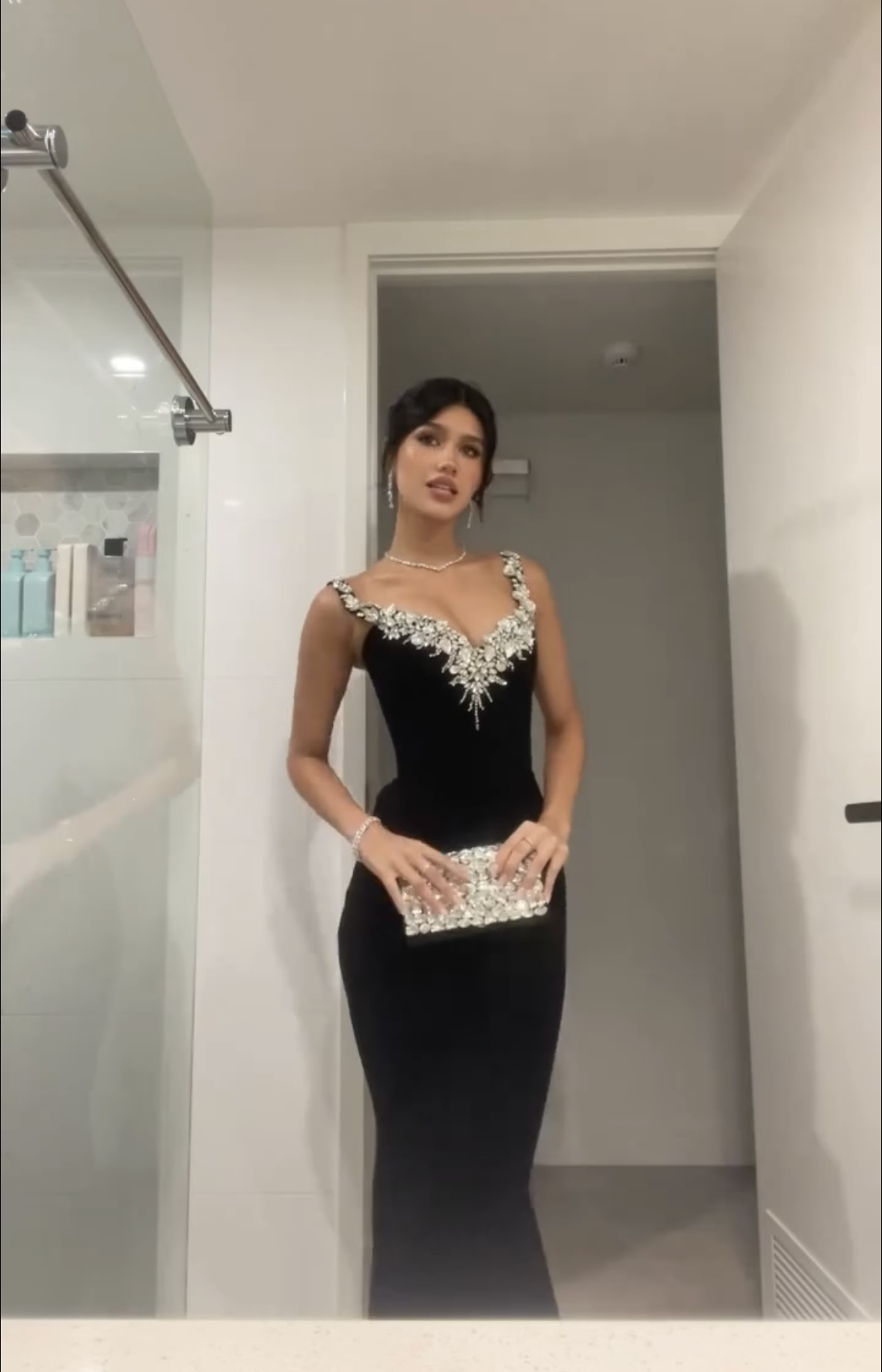 Spandex Deep V-Neck Wide Shoulder Straps Sleeveless Long Mermaid Prom Dress With Rhinestones | ZT0881 Wellcucu