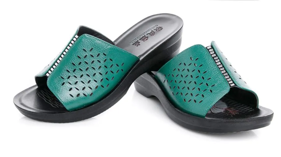 2022 Summer New Women Shoes Fashion Genuine Leather Shoes Woman Slope Slippers Non-Slip Comfortable Mother Slippers W405
