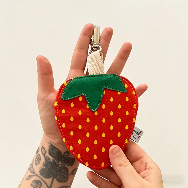 DIY Cute Fabric Strawberry Pouch Sewing Template &ndash; With Tutorial