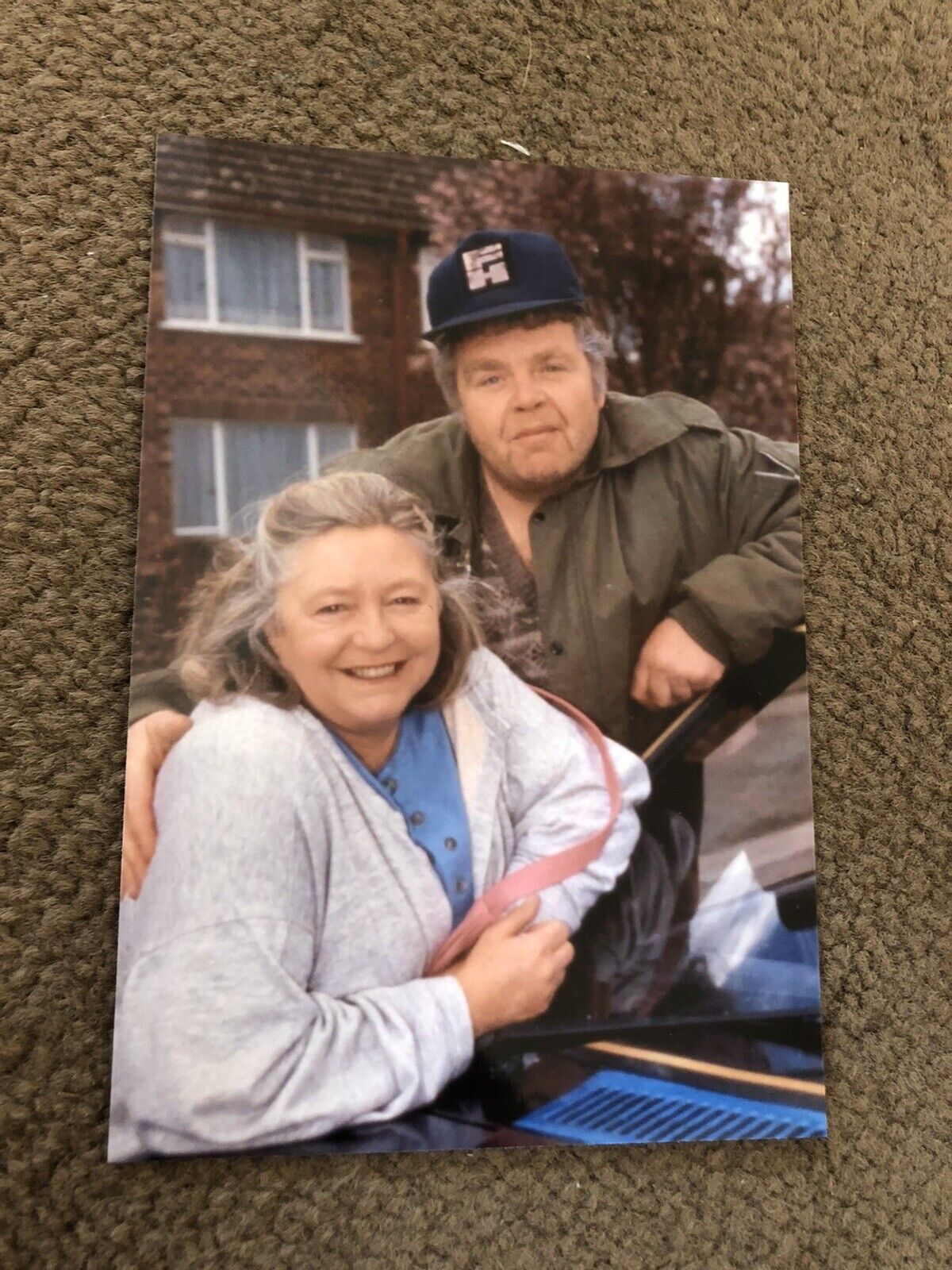 GEOFFREY HUGHES & JUDY CORNWELL (KEEPING UP APPEARANCES) UNSIGNED Photo Poster painting- 6x4”