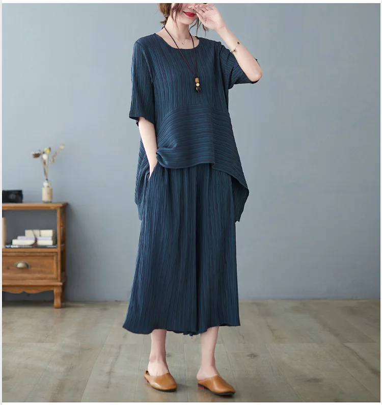 Simple Solid Color Round Neck T-shirt and Wide Leg Pants Suits