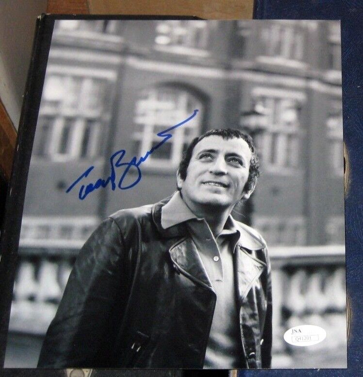 TONY BENNETT POP JAZZ MUSICIAN GRAMMY SIGNED 8x10 Photo Poster painting JSA AUTOGRAPHED Q41201