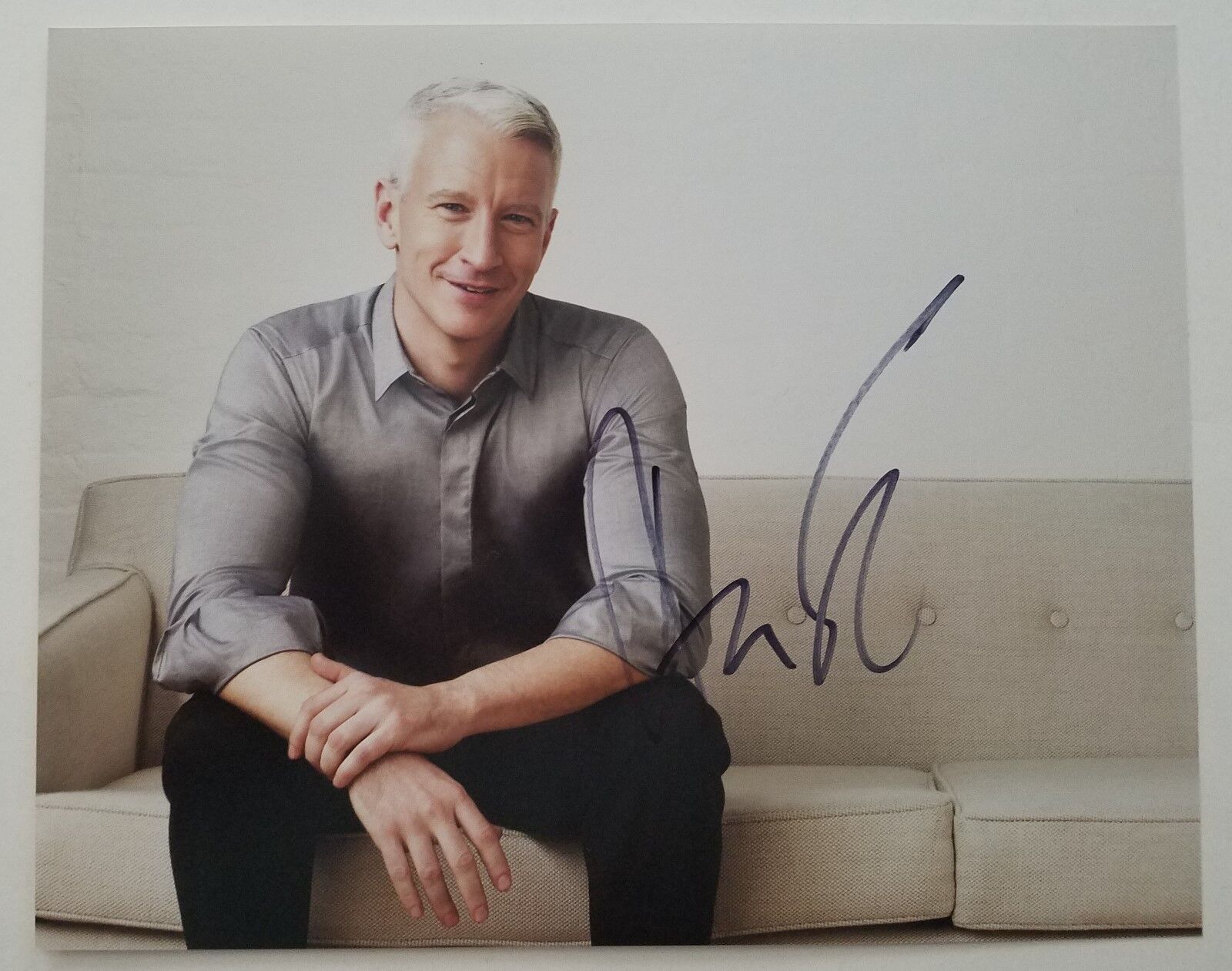 Anderson Cooper Signed 8x10 Photo Poster painting CNN TV Host Broadcast Journalist Author RAD