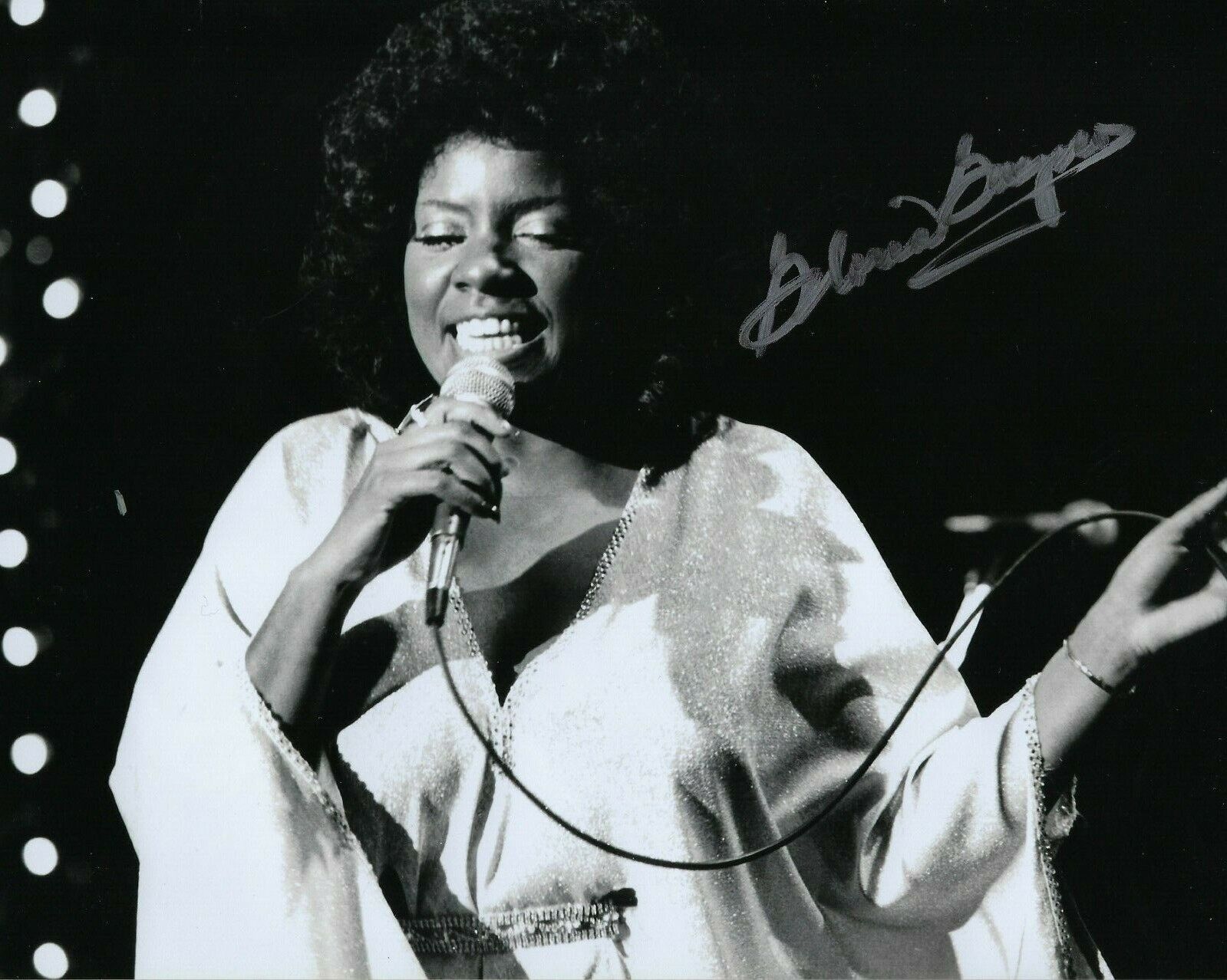 GFA I Will Survive R&B Star * GLORIA GAYNOR * Signed 8x10 Photo Poster painting PROOF G4 COA
