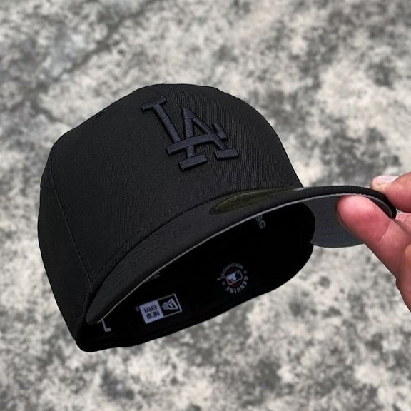 NEW ERA LA DODGERS BLACK ON BLACK EMBROIDERED CASUAL BASEBALL CAP
