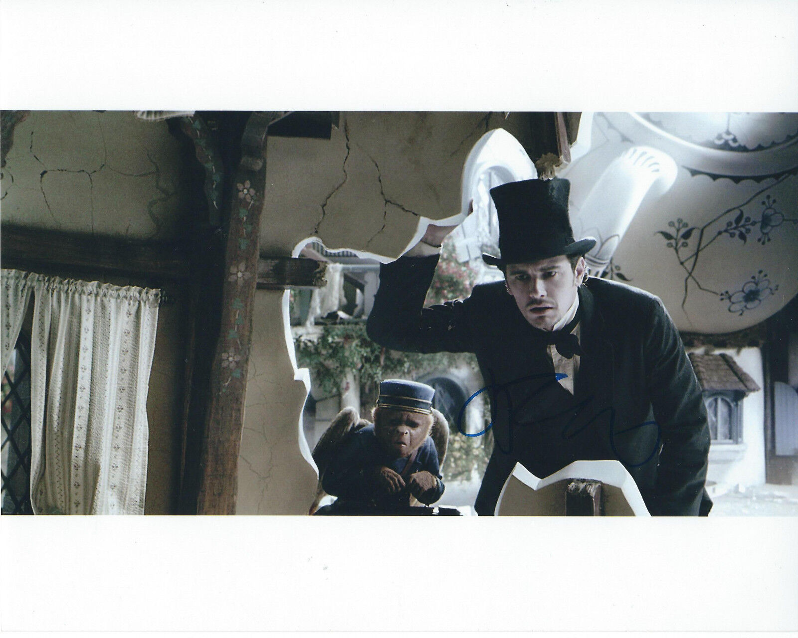 JAMES FRANCO OZ THE GREAT AND POWERFUL AUTOGRAPHED Photo Poster painting SIGNED 8X10 #1 IN DARK