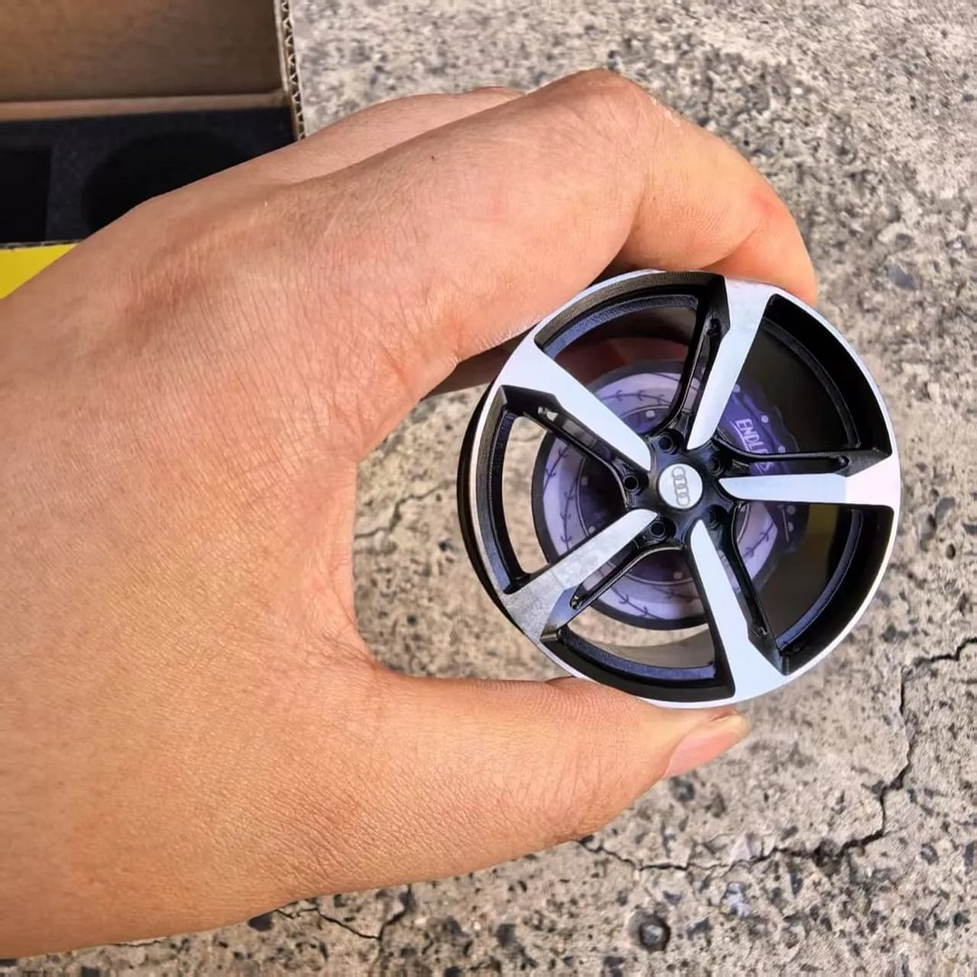 Car-mounted forged aluminum alloy wheel-shaped air freshener (car logo can be customized)