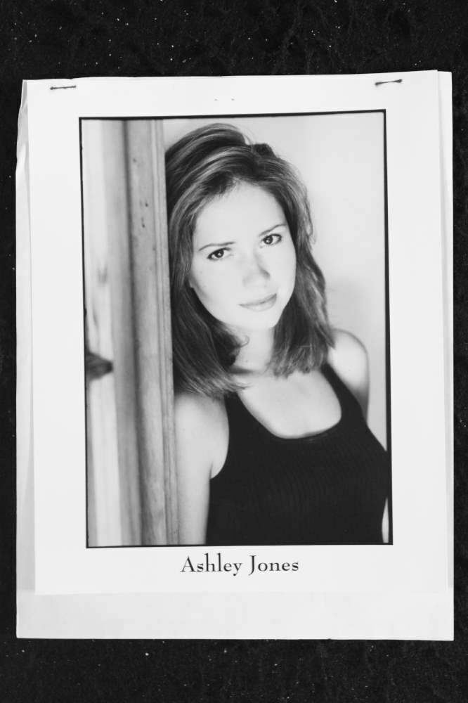 Ashley Jones - 8x10 Headshot Photo Poster painting w/ Resume - Young and the Restless