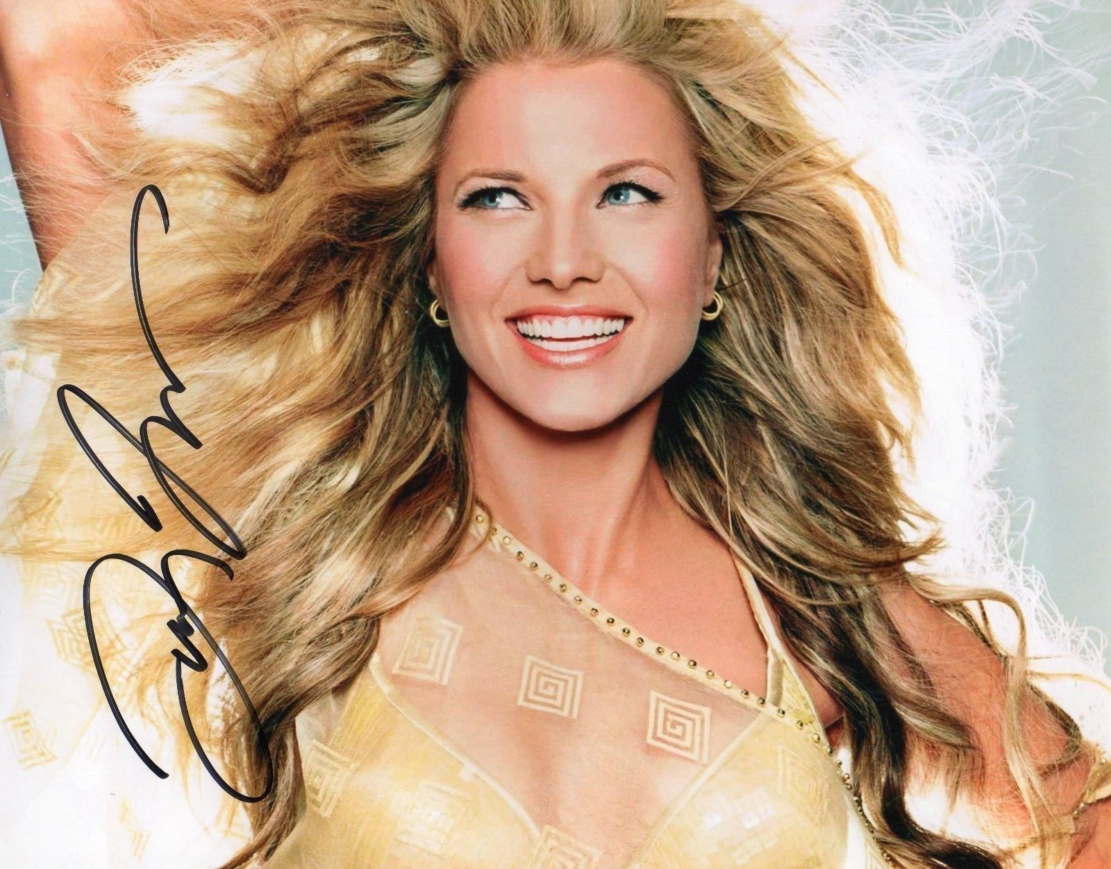 LUCY LAWLESS AUTOGRAPHED SIGNED A4 PP POSTER Photo Poster painting PRINT